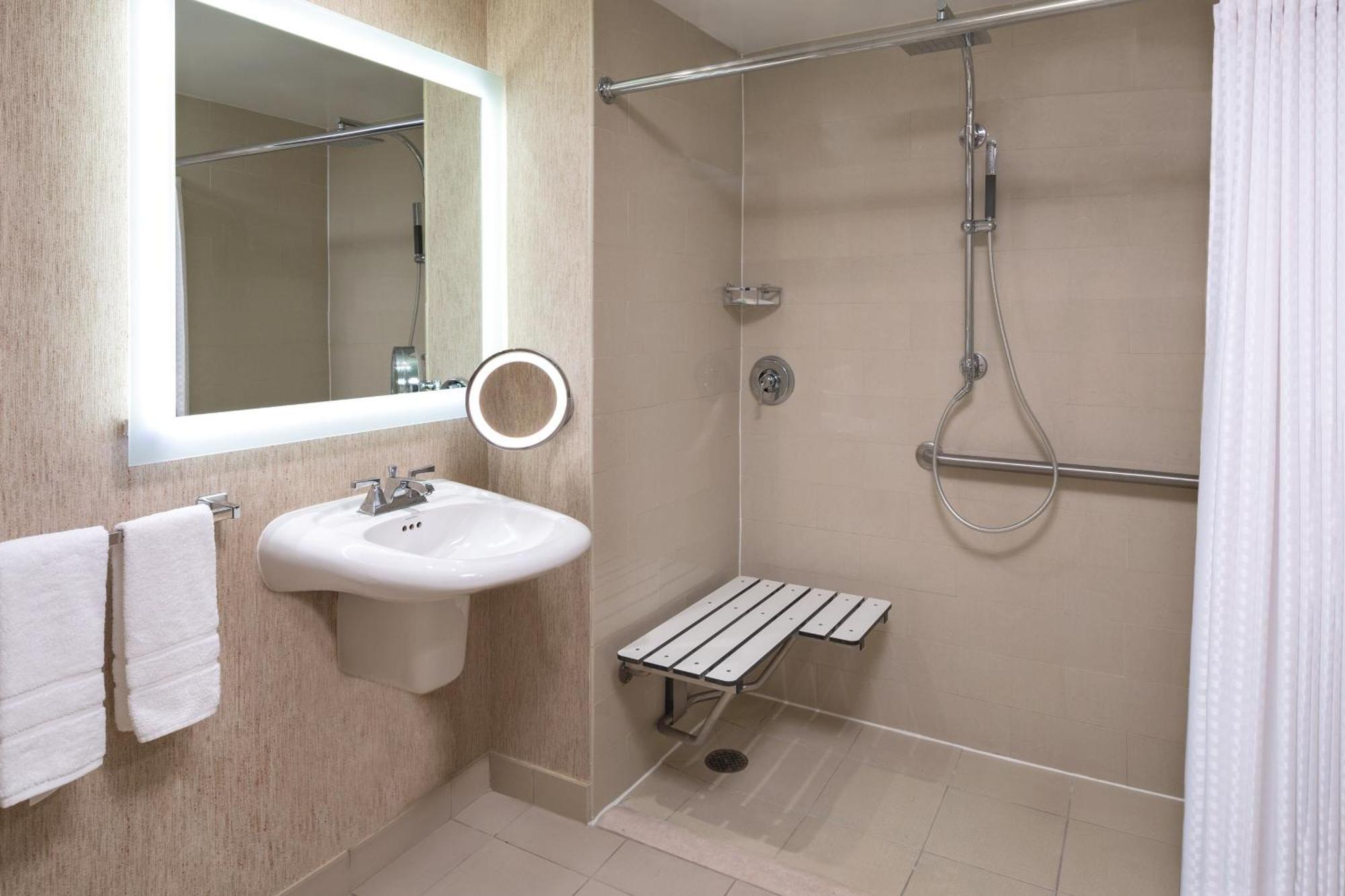 Отель The Westin Southfield Detroit Экстерьер фото