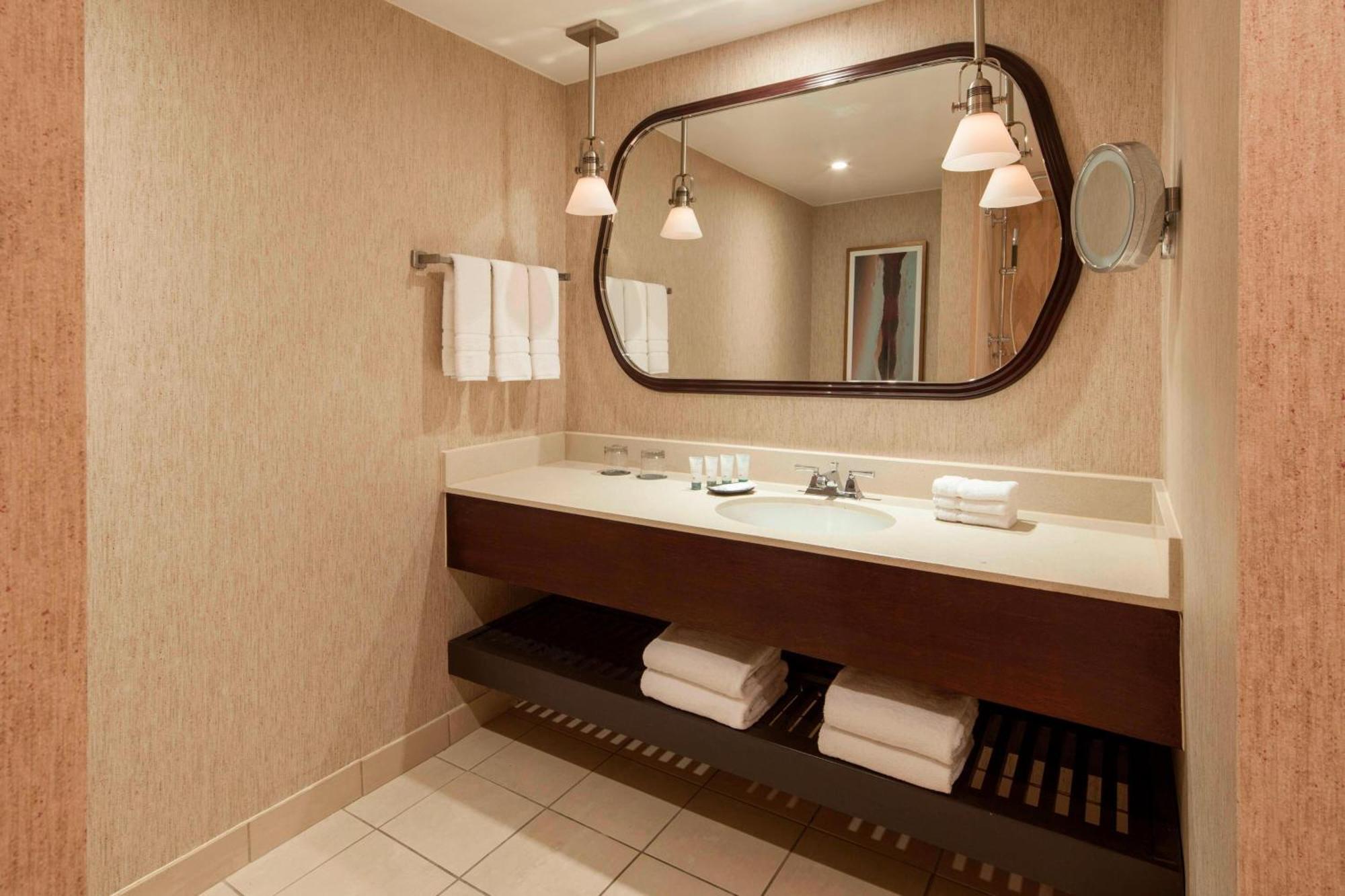 Отель The Westin Southfield Detroit Экстерьер фото