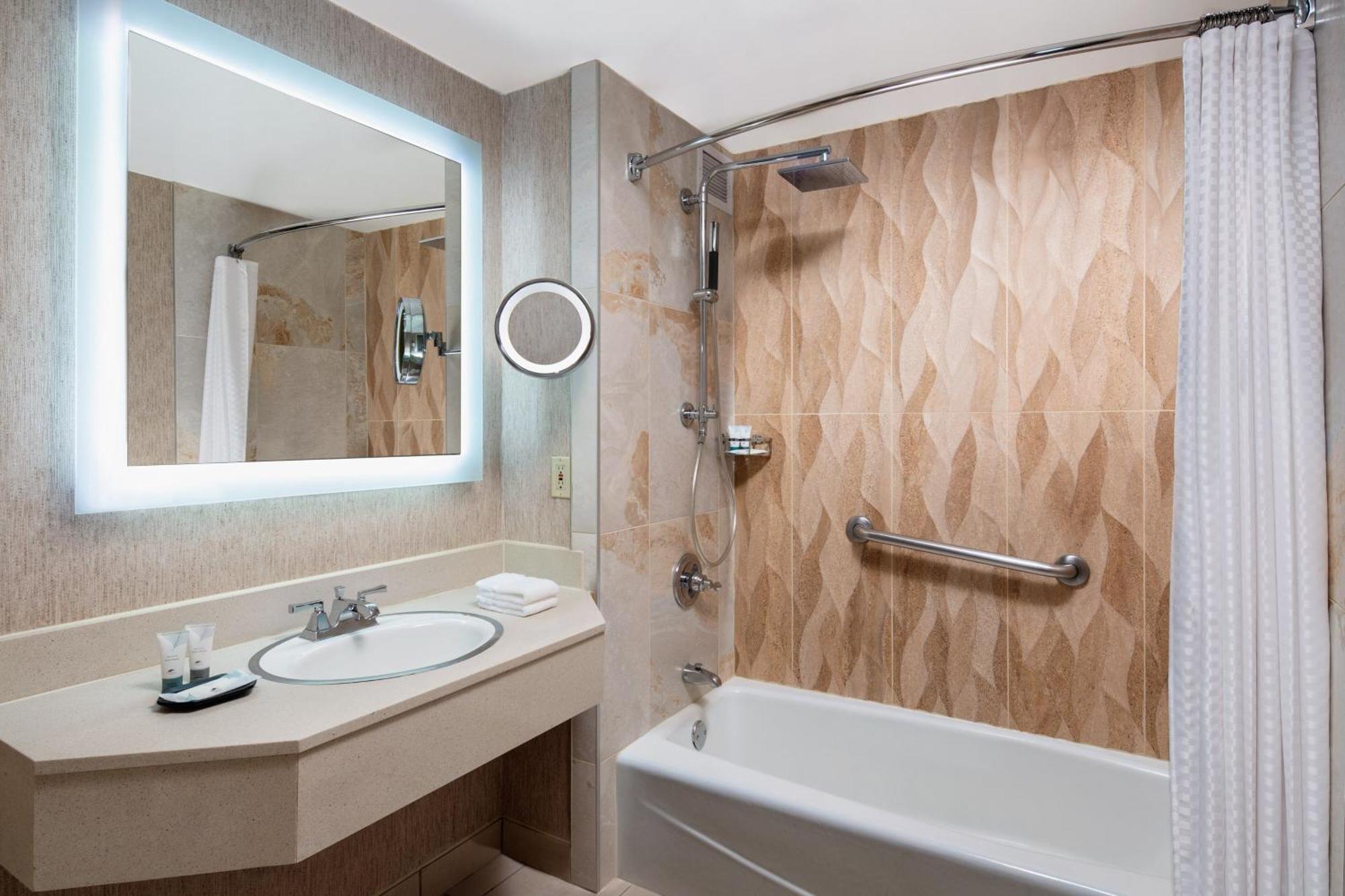 Отель The Westin Southfield Detroit Экстерьер фото