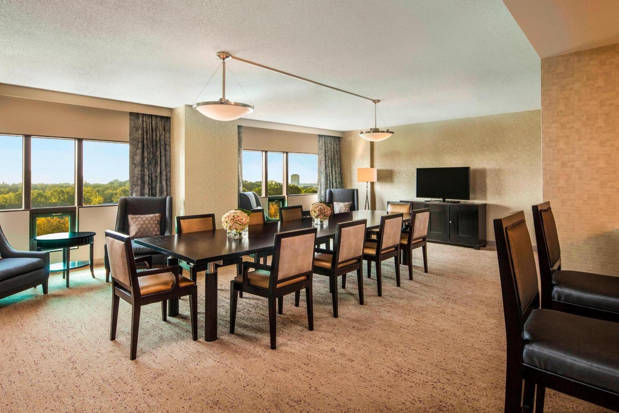 Отель The Westin Southfield Detroit Экстерьер фото