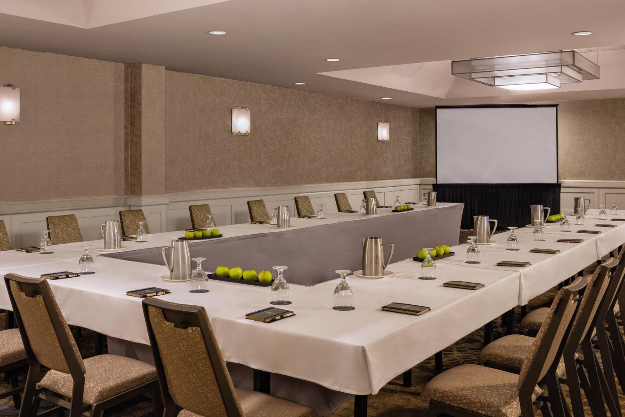 Отель The Westin Southfield Detroit Экстерьер фото