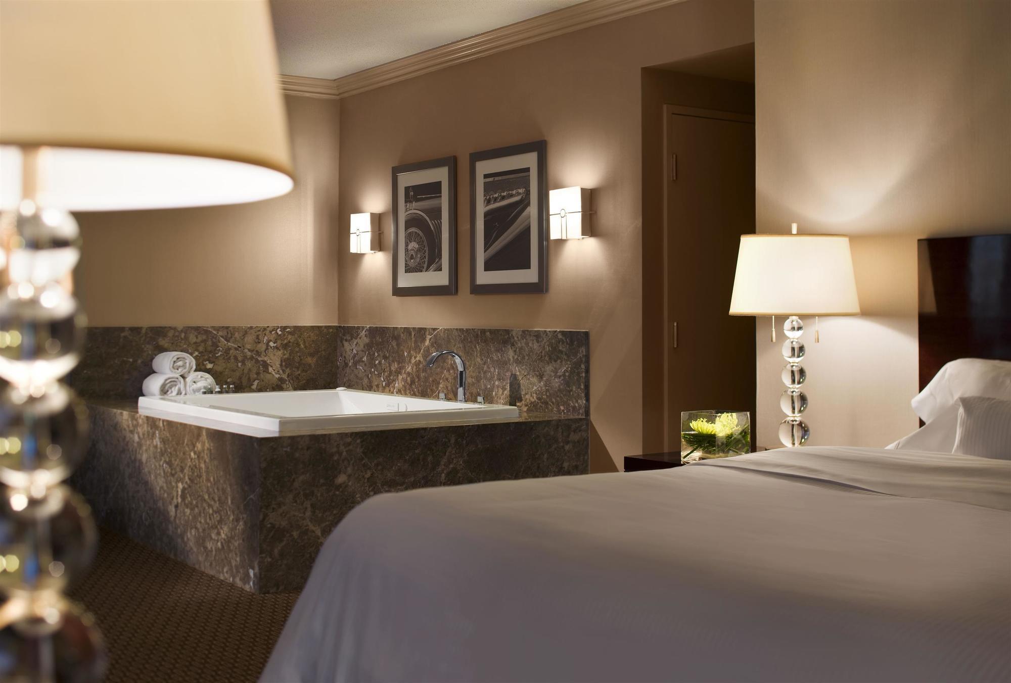 Отель The Westin Southfield Detroit Номер фото